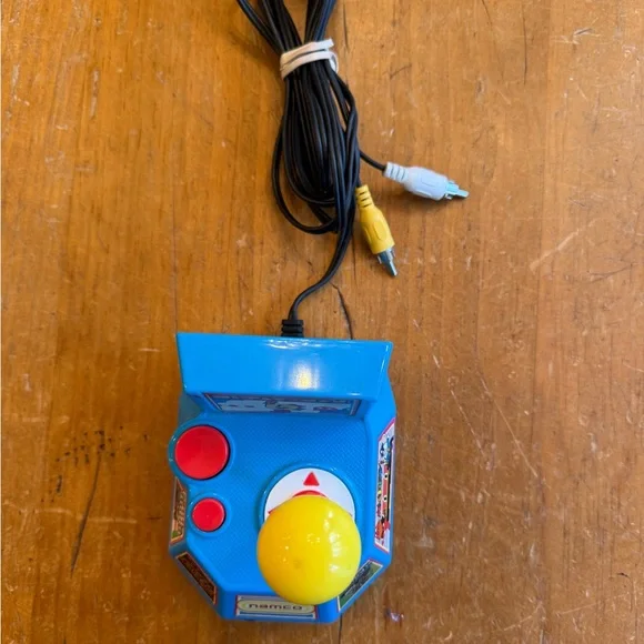 Ms. Pac-Man 5 in 1 Plug and Play 2004 Jakks Pacific TV Namco Game - Picture 6 of 6
